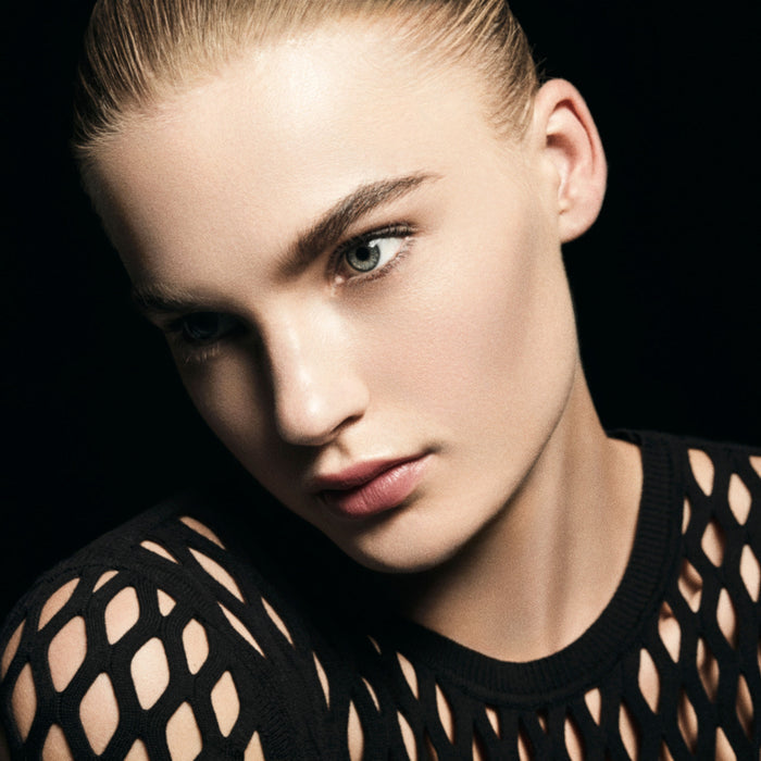 Model image of Hourglass Arch Brow Volumizing Fiber Gel variant: Blonde