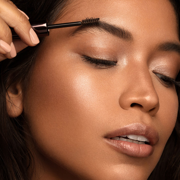 Model image of Hourglass Arch Brow Volumizing Fiber Gel variant: Blonde