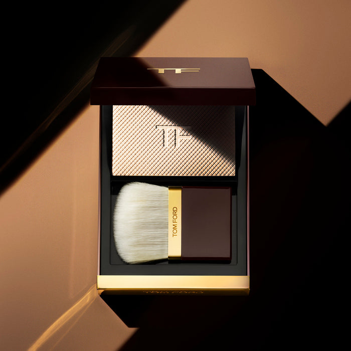 Model image of Tom Ford Architecture Soft Matte Blurring Powder variant: Alabaster Nude