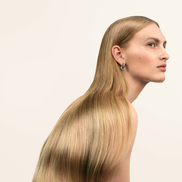 Model image of Maria Nila Bond Builder