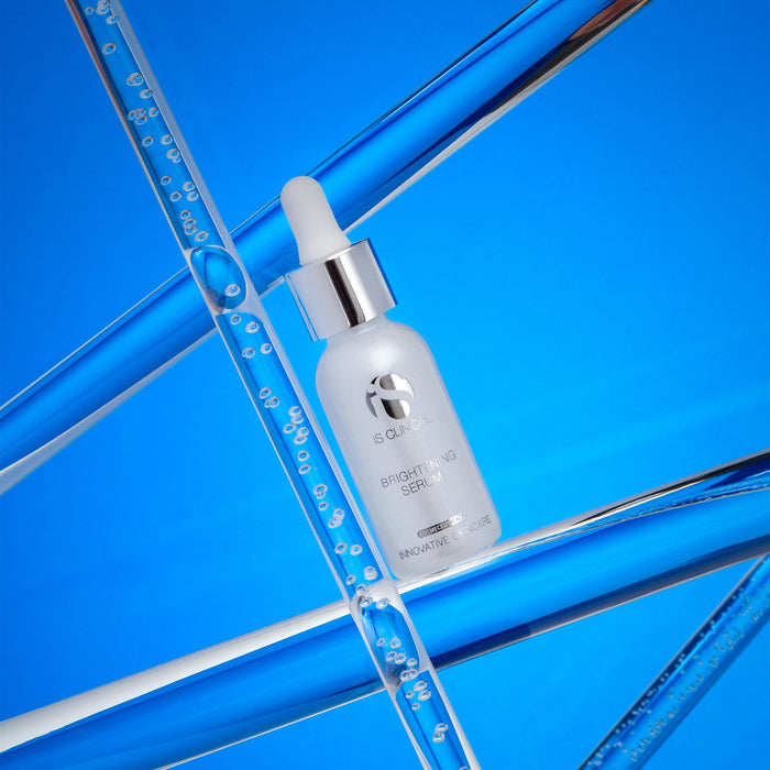 Lifestyle image of IS Clinical Brightening Serum