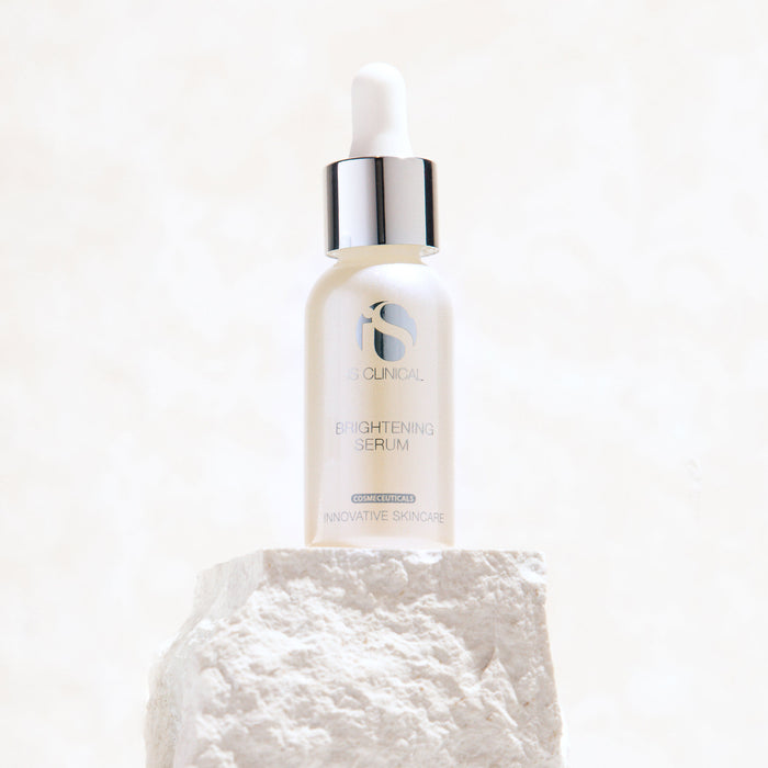 Lifestyle image of IS Clinical Brightening Serum