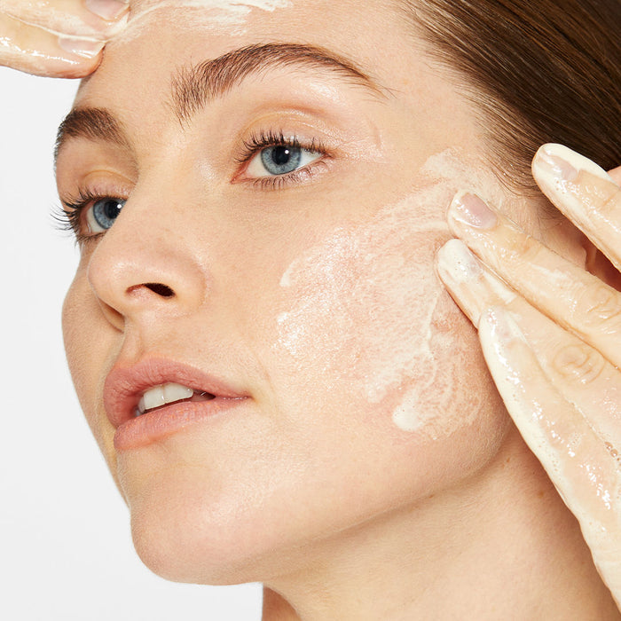Model image of Dermalogica Daily Milkfoliant