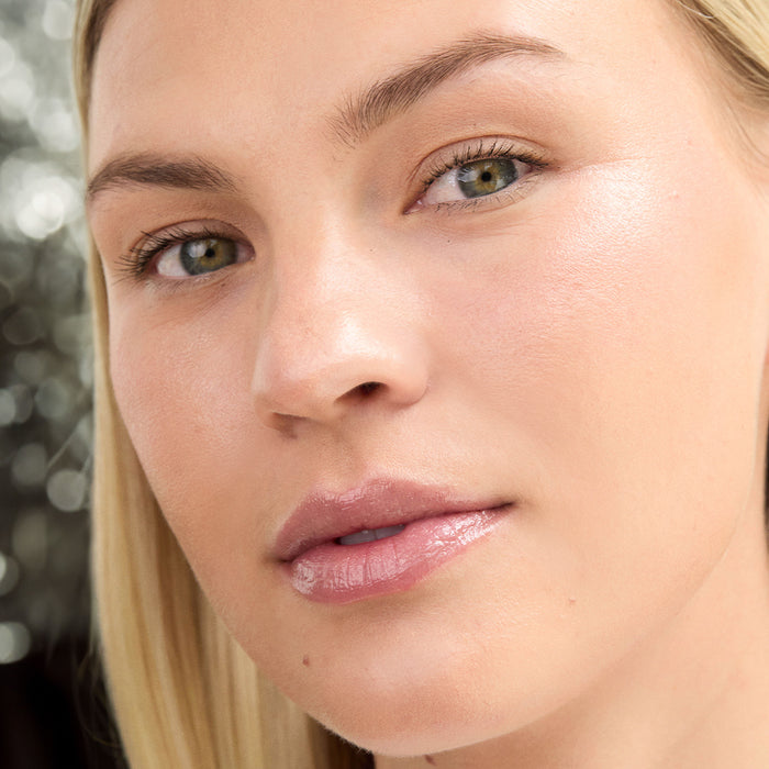 Model image of Trish McEvoy Gorgeous Skin Enhancing Priming Moisturizer