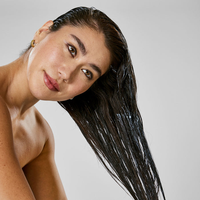 Model image of Bumble and Bumble Hairdresser’s Invisible Oil Mask