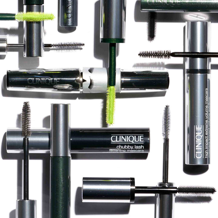 Lifestyle image of Clinique High Impact Extreme Volume Mascara variant: EXTREME BLACK