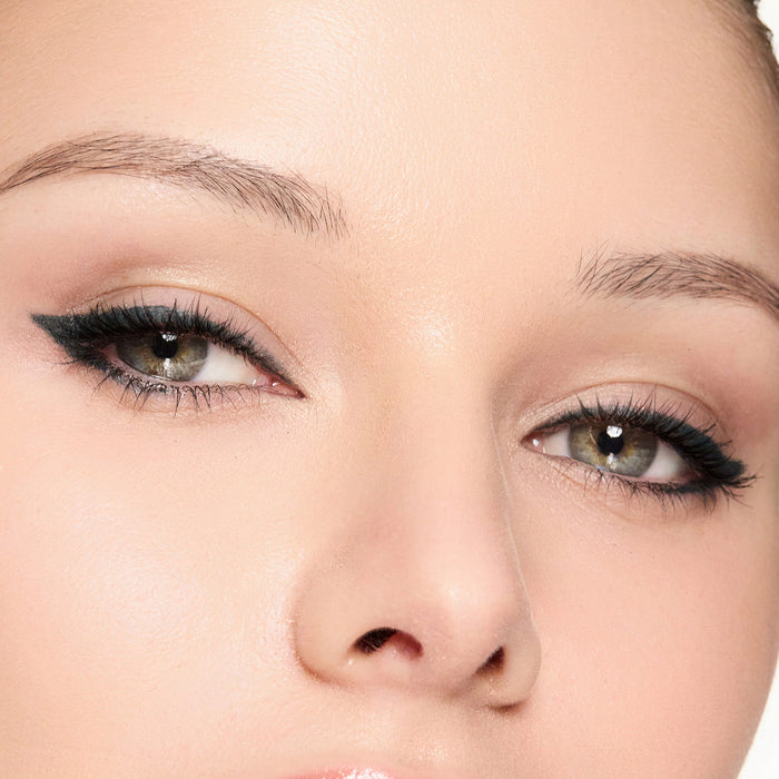 Model image of Trish McEvoy Intense Gel Eye Liner variant: Emerald