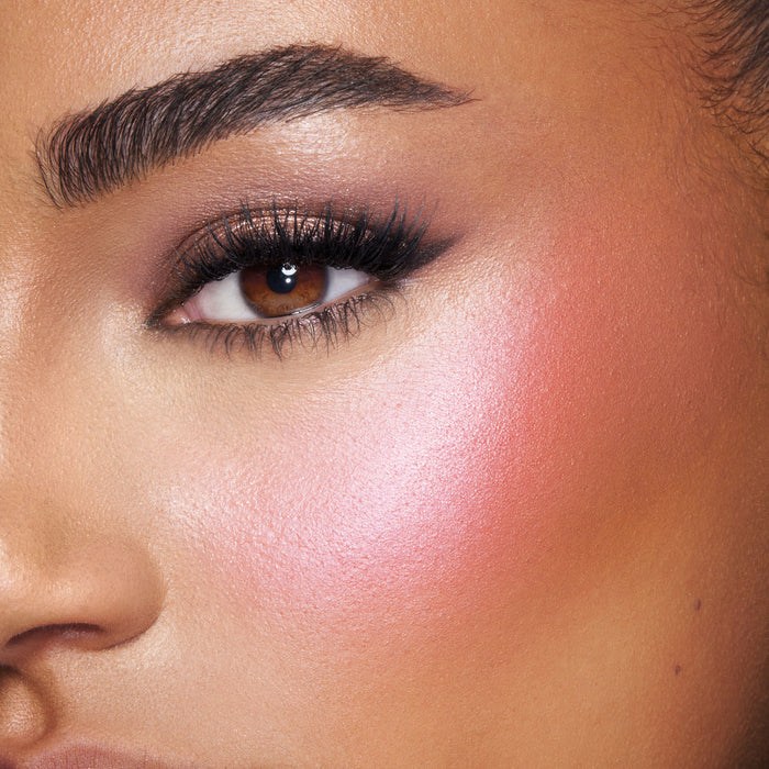 Model image of Charlotte Tilbury Light to Medium variant: Light to Medium