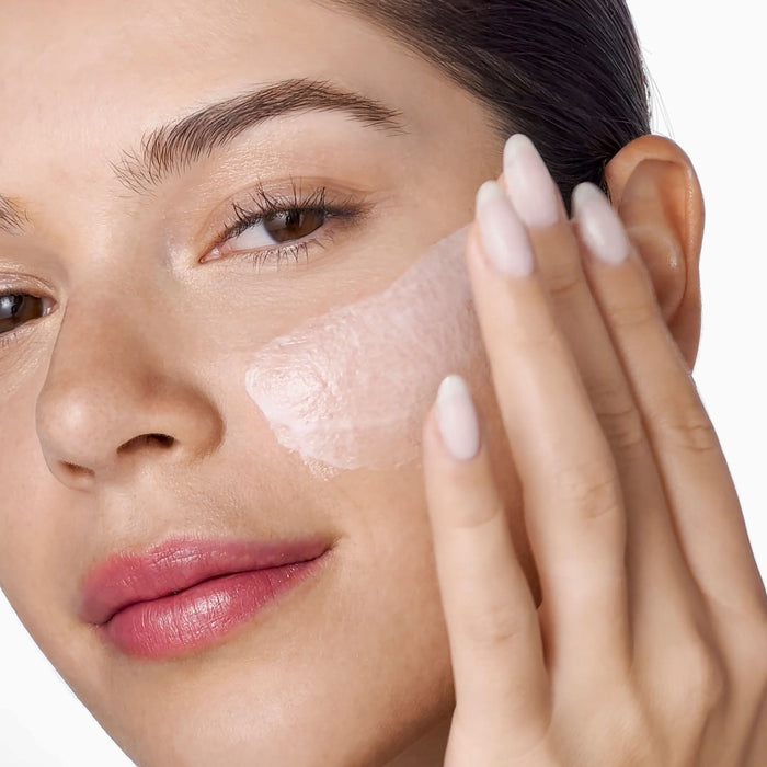 Model image of Clinique Moisture Surge Overnight Mask