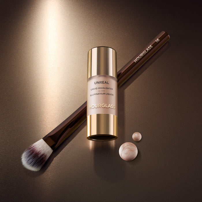 Swatch image of Hourglass No. 16 Highlighter Brush
