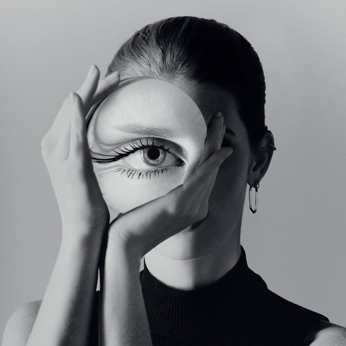 Model image of Sisley Paris 1 Deep Black variant: 1 Deep Black
