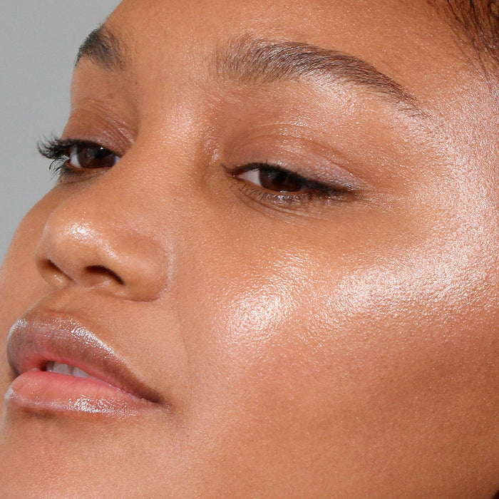 Model image of Neen Pretty Shiny Cream Highlighter variant: Metta