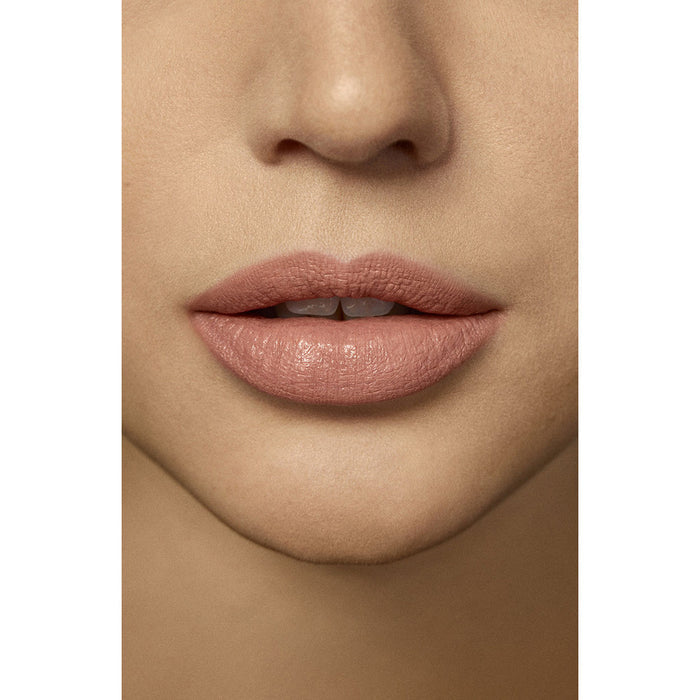 Model image of Laura Mercier Rouge Essentiel Silky Crème Lipstick variant: Nude Naturel