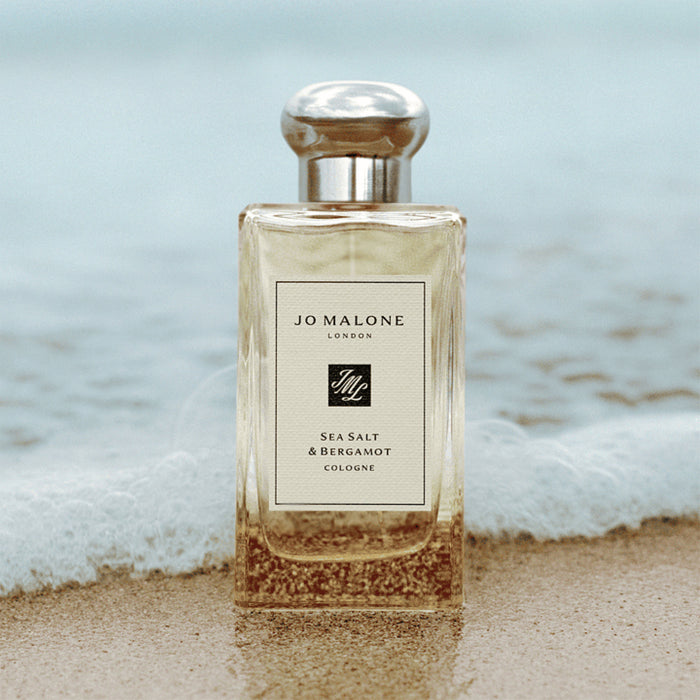 Image of a closed   variant: 1 fl oz (travel)
