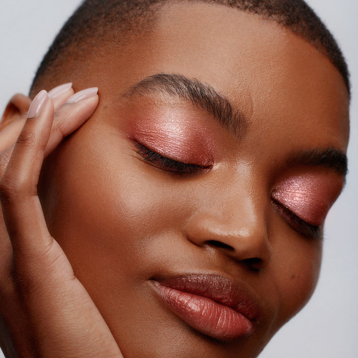 Model image of Surratt Souffle Eyeshadow variant: Rose Reve