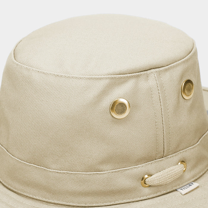 #colour_khaki