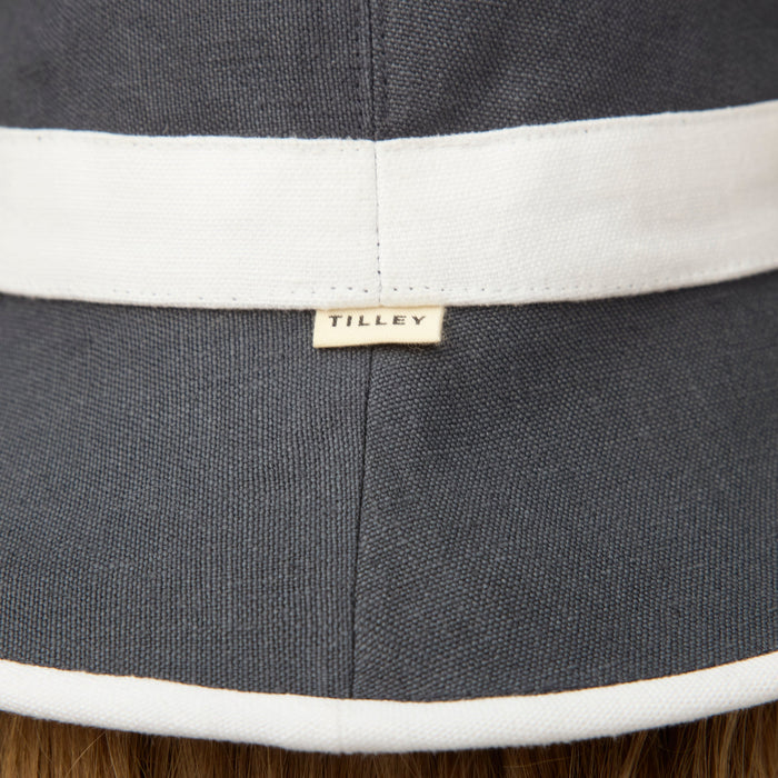 #colour_navy-white