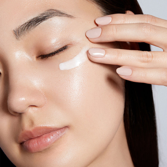 Model image of Augustinus Bader The Eye Cream Nomad